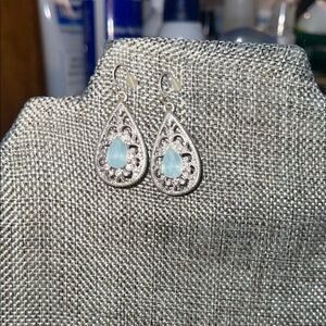 Source Unknown Elegant Silver and Blue Teardrop Earrings